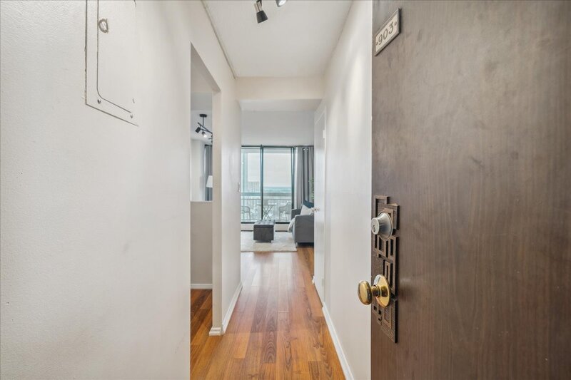 #903-150 Charlton Ave E