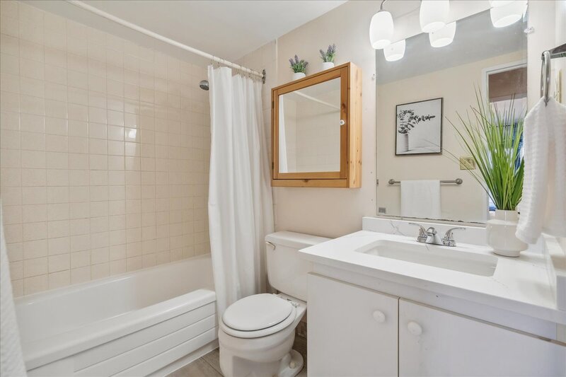 #903-150 Charlton Ave E