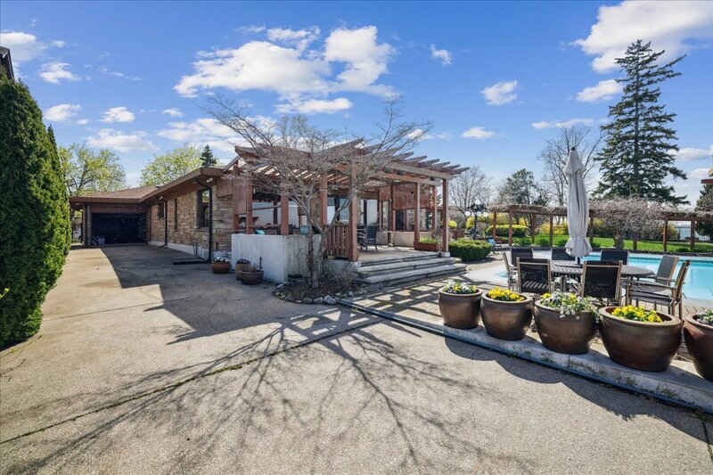 7 Lakegate Dr, Stoney Creek