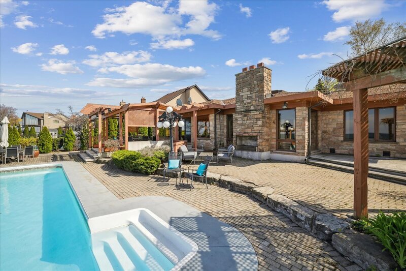 7 Lakegate Dr, Stoney Creek