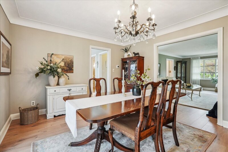 396 Main St W, Grimsby