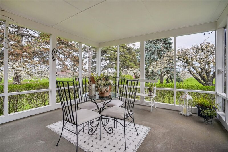 396 Main St W, Grimsby
