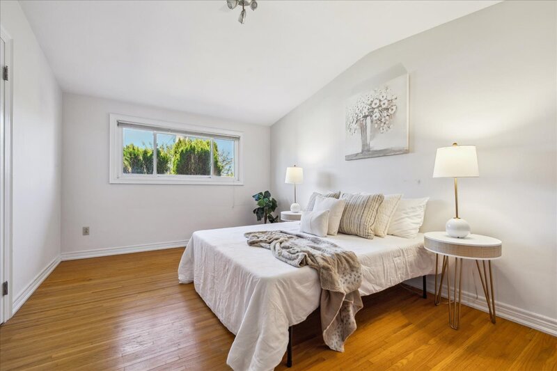 108 Nash Rd S, Hamilton