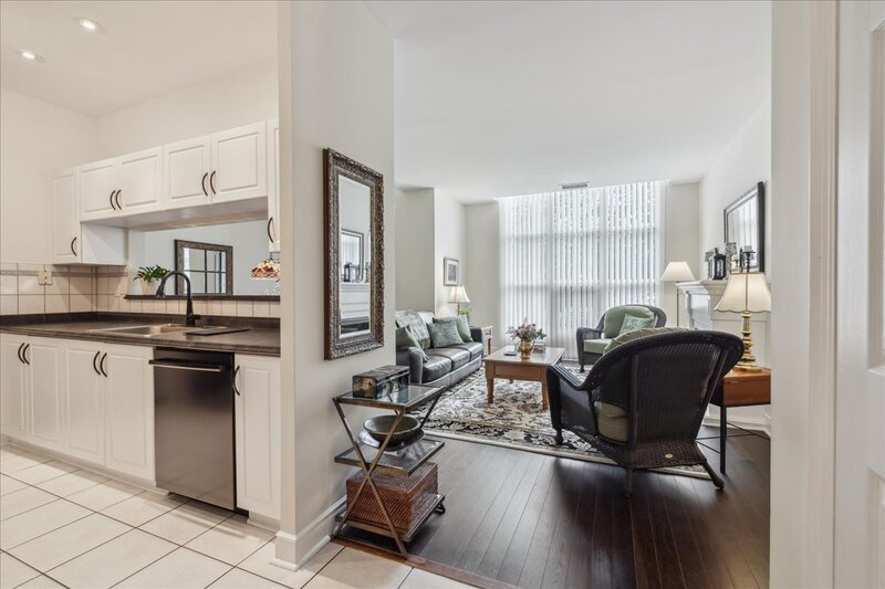 #102-442 Maple Ave, Burlington