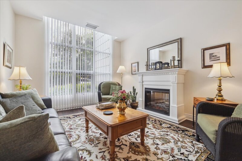 #102-442 Maple Ave, Burlington