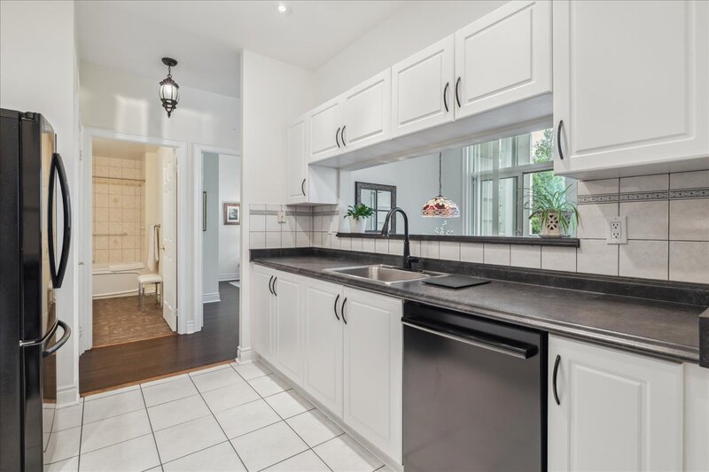#102-442 Maple Ave, Burlington