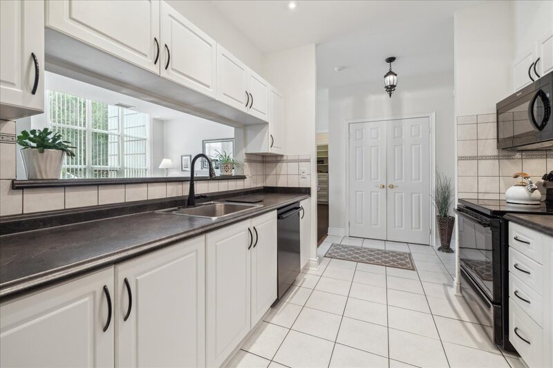 #102-442 Maple Ave, Burlington