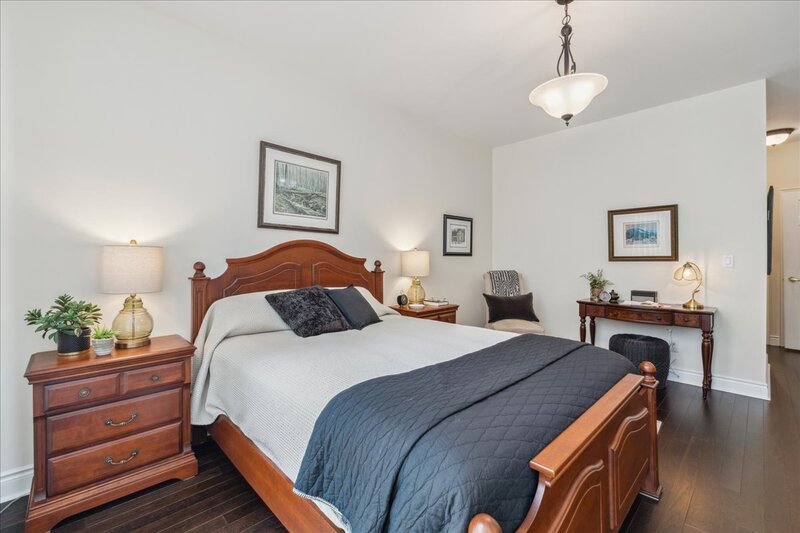 #102-442 Maple Ave, Burlington