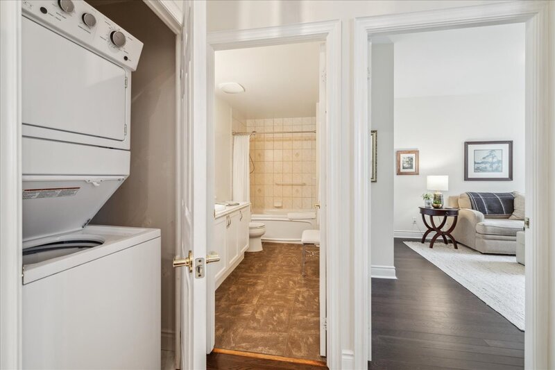 #102-442 Maple Ave, Burlington