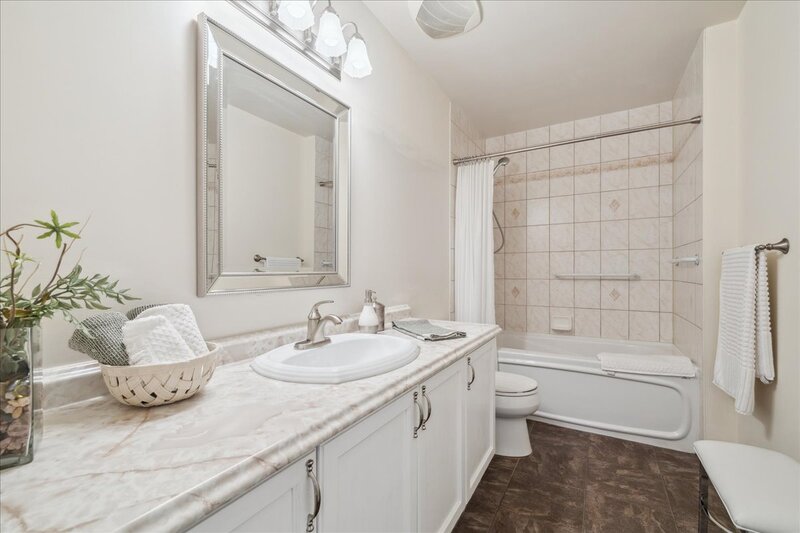 #102-442 Maple Ave, Burlington