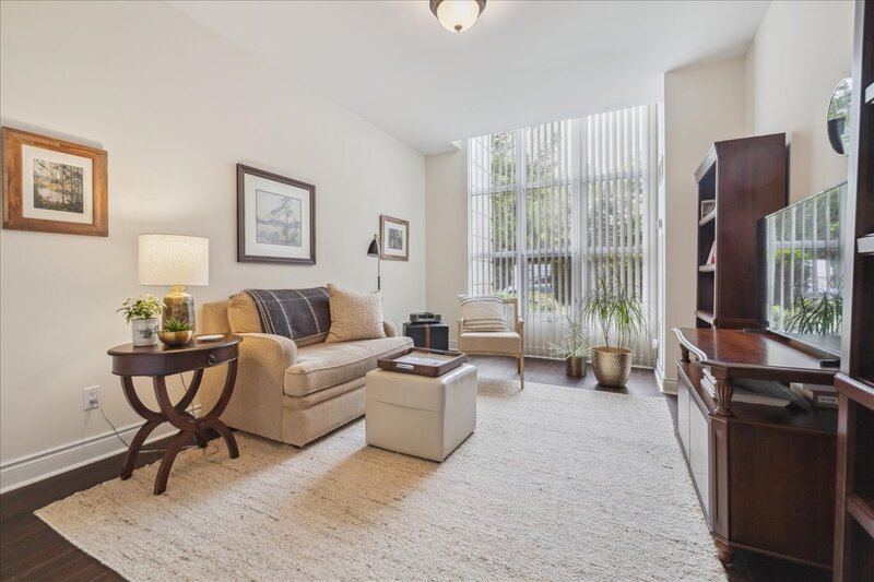 #102-442 Maple Ave, Burlington