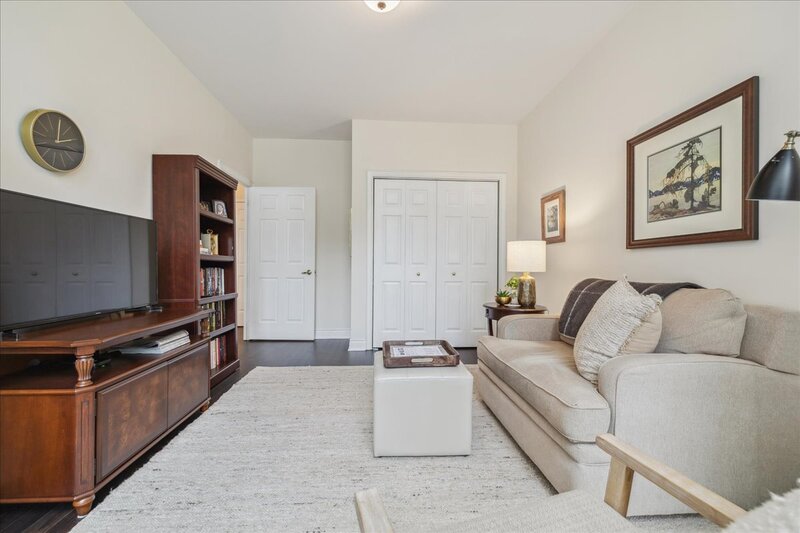 #102-442 Maple Ave, Burlington