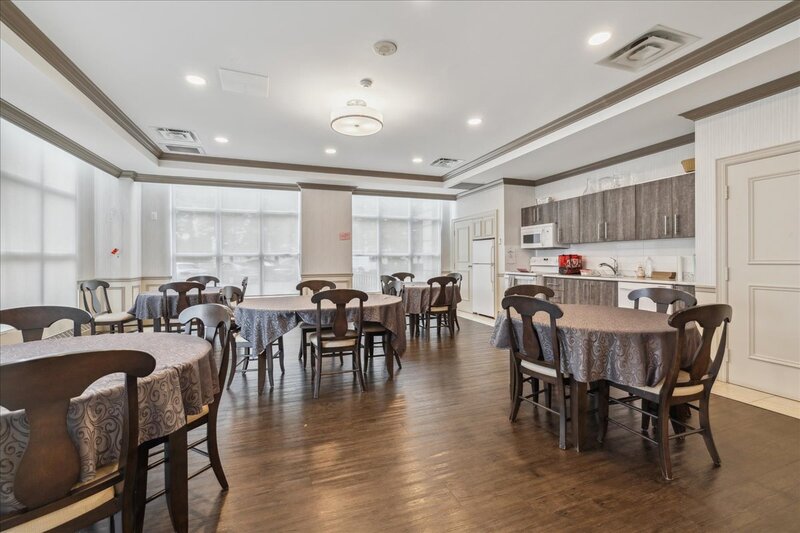 #102-442 Maple Ave, Burlington