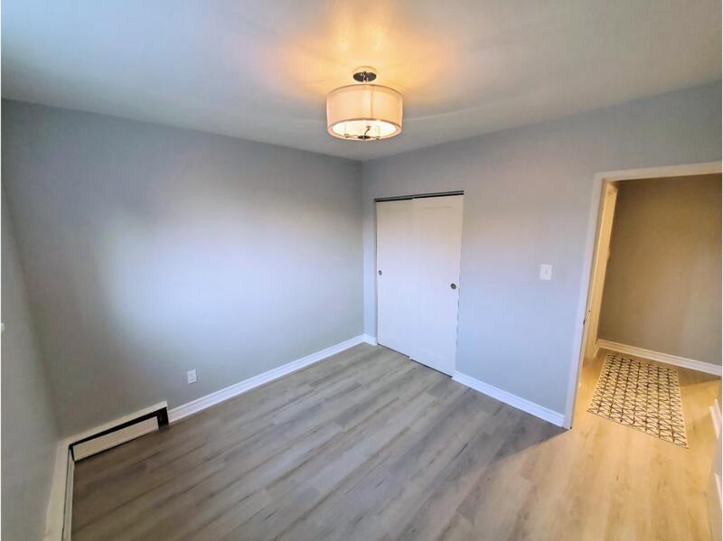 981 Mohawk Rd E, Hamilton