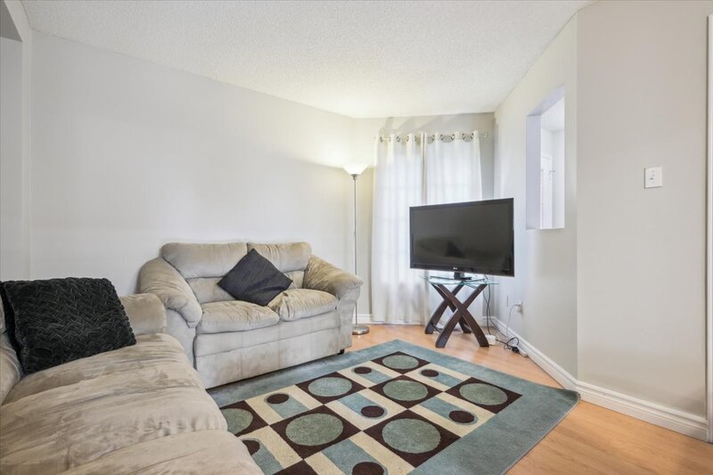 6911 Bandbridge Cres