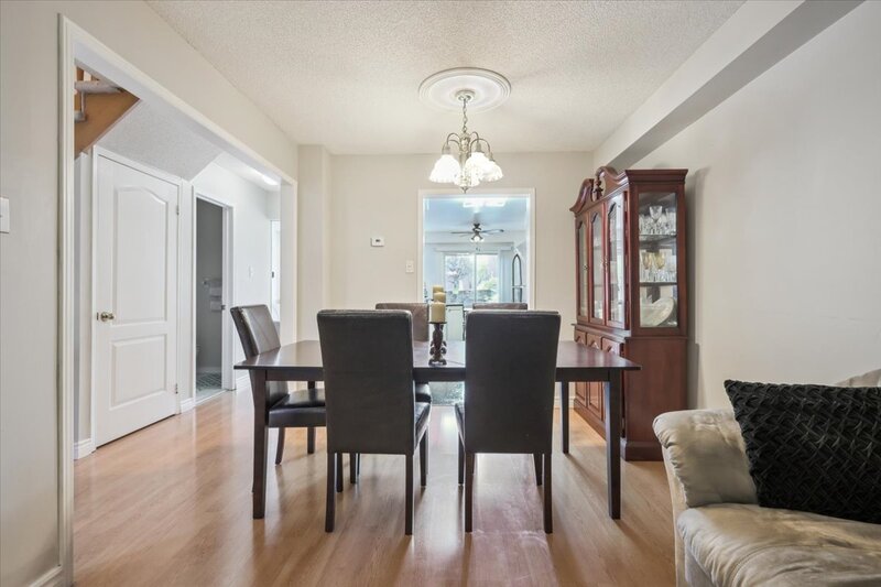 6911 Bandbridge Cres