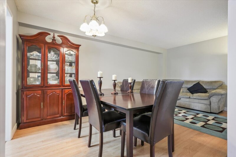6911 Bandbridge Cres