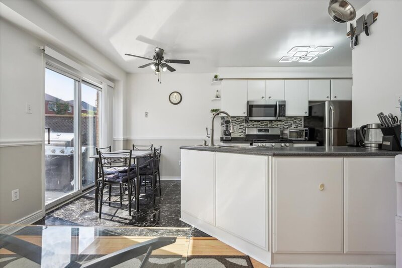 6911 Bandbridge Cres