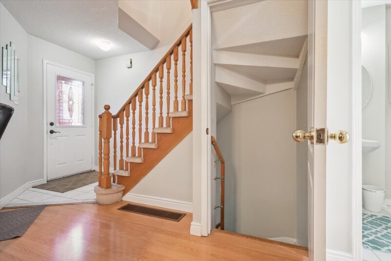 6911 Bandbridge Cres