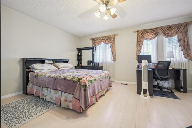 6911 Bandbridge Cres