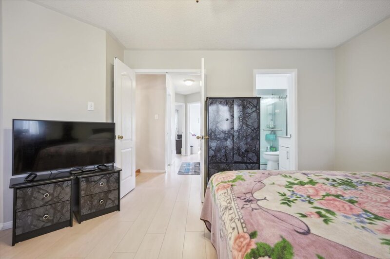 6911 Bandbridge Cres