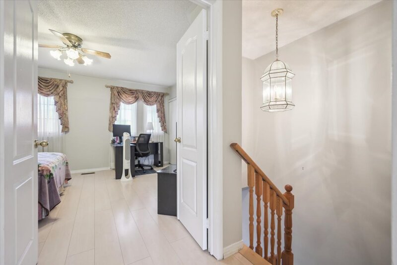 6911 Bandbridge Cres