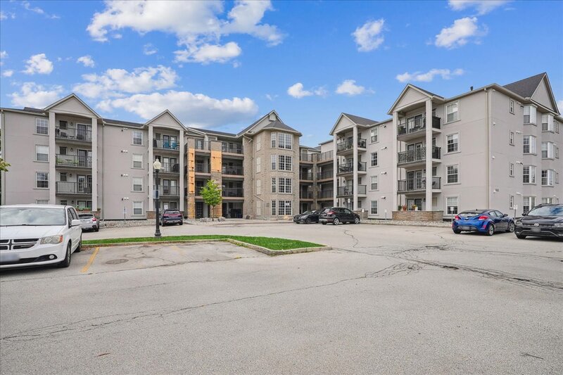 #301-1411 Walkers Line, Burlington