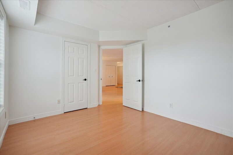#301-1411 Walkers Line, Burlington