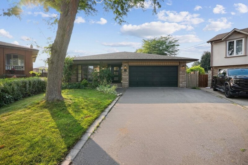 16 Stella Crt, Hamilton