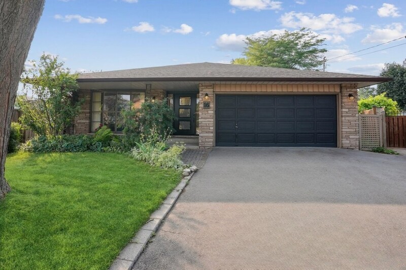 16 Stella Crt, Hamilton