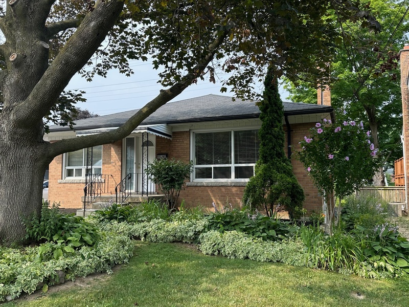 20 Lloyd Manor Rd, Etobicoke