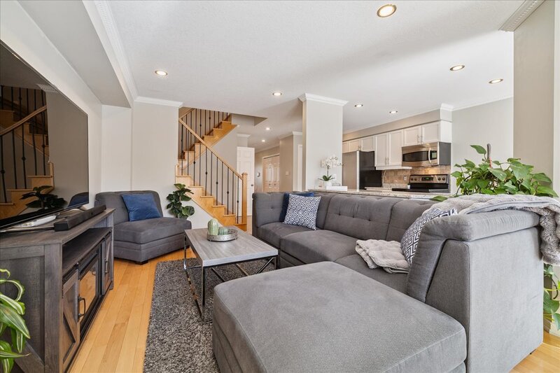 42 Meadow Wood Cres, Stoney Creek