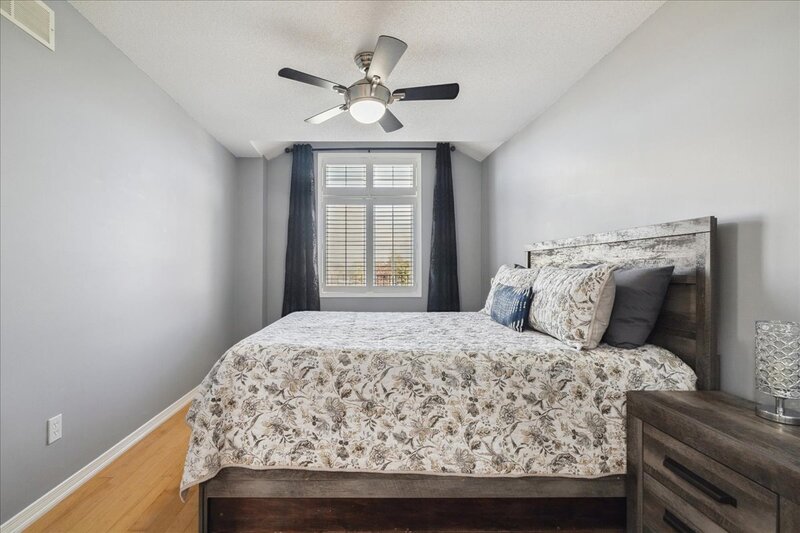 42 Meadow Wood Cres, Stoney Creek