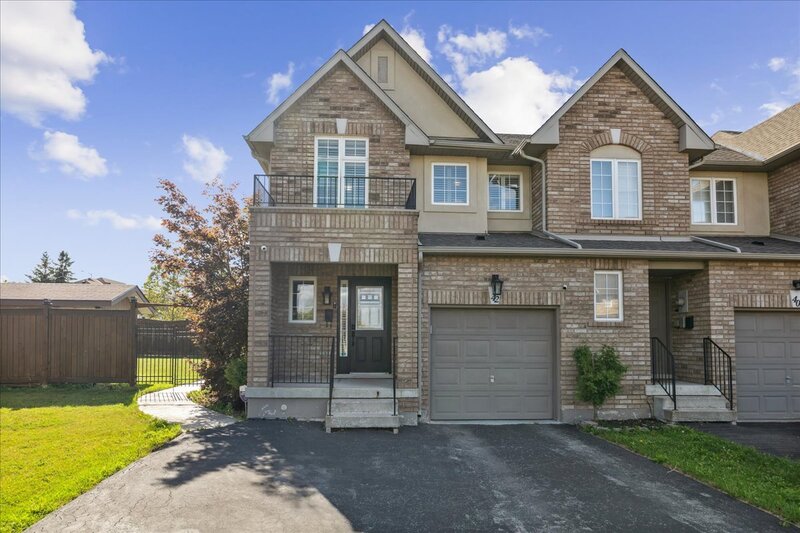 42 Meadow Wood Cres, Stoney Creek
