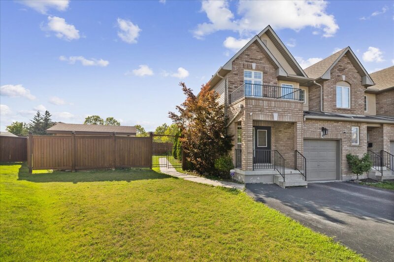 42 Meadow Wood Cres, Stoney Creek