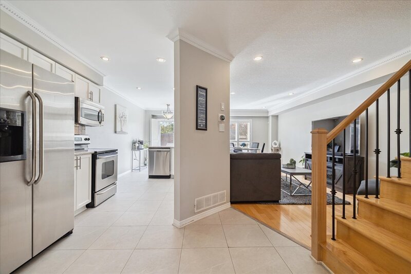 42 Meadow Wood Cres, Stoney Creek