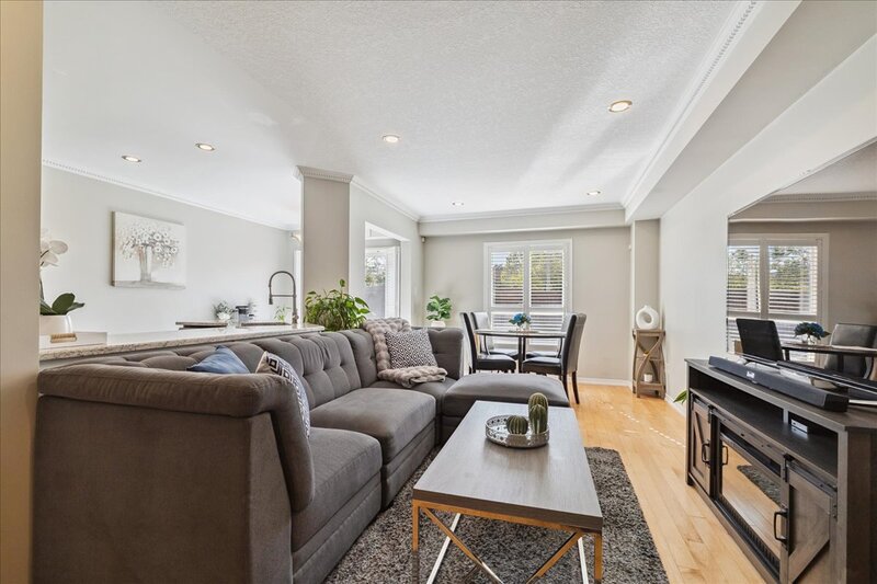 42 Meadow Wood Cres, Stoney Creek