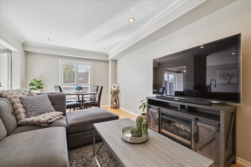 42 Meadow Wood Cres, Stoney Creek
