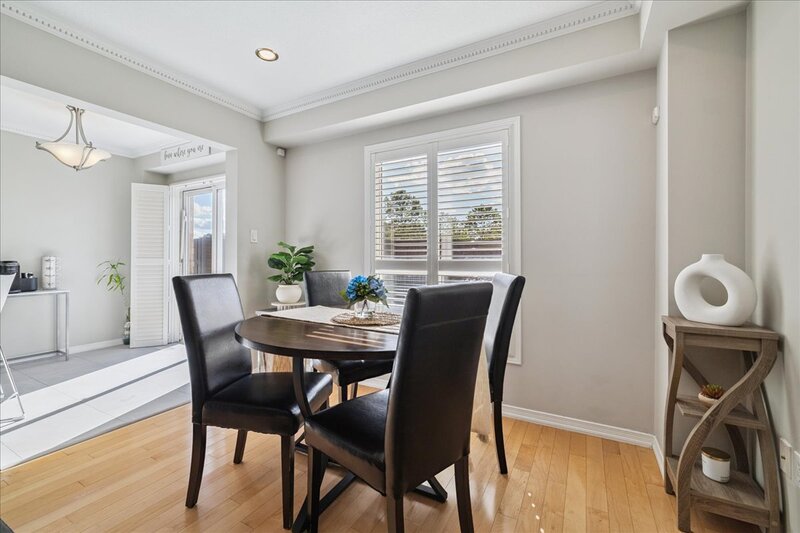 42 Meadow Wood Cres, Stoney Creek