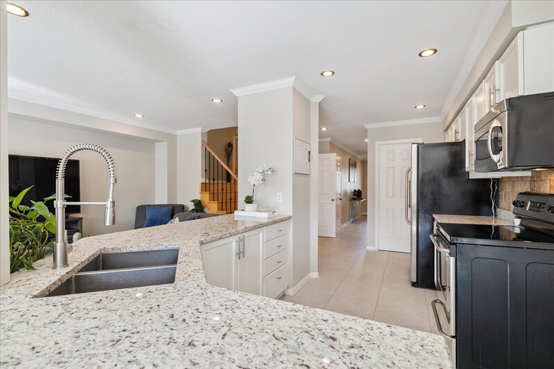 42 Meadow Wood Cres, Stoney Creek