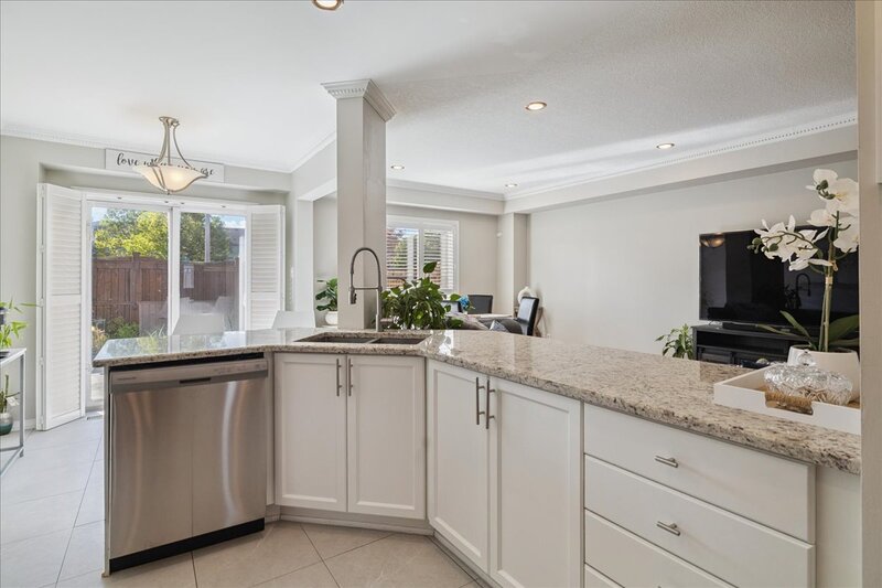 42 Meadow Wood Cres, Stoney Creek