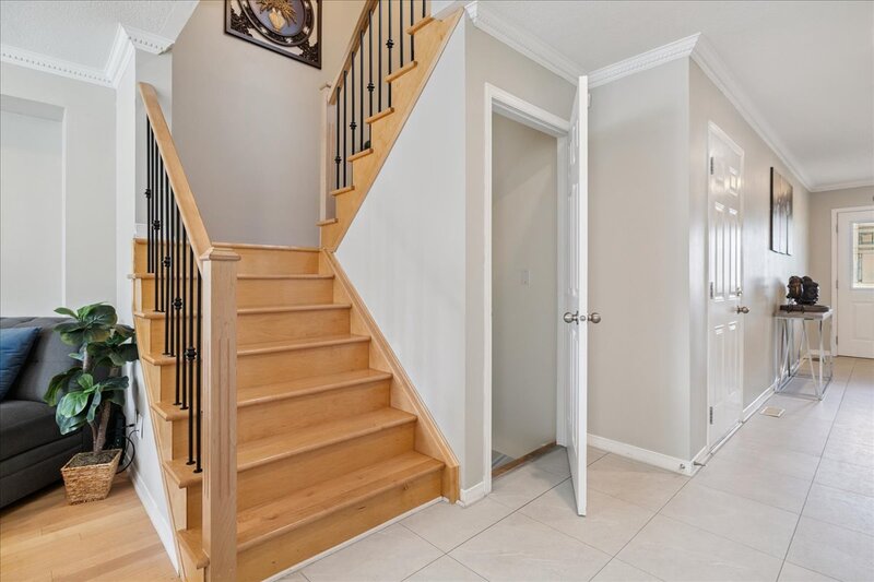 42 Meadow Wood Cres, Stoney Creek