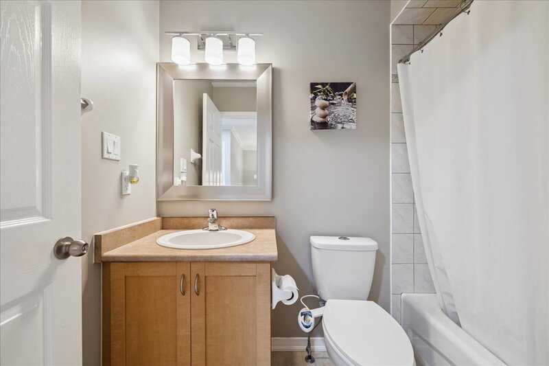 42 Meadow Wood Cres, Stoney Creek
