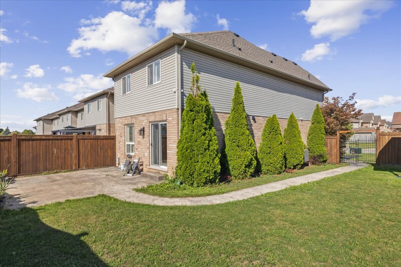 42 Meadow Wood Cres, Stoney Creek