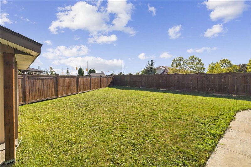 42 Meadow Wood Cres, Stoney Creek