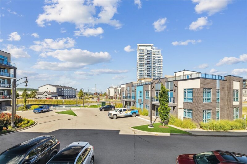 #204-10 Concord Pl