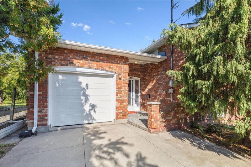 640 Cochrane Rd, Hamilton