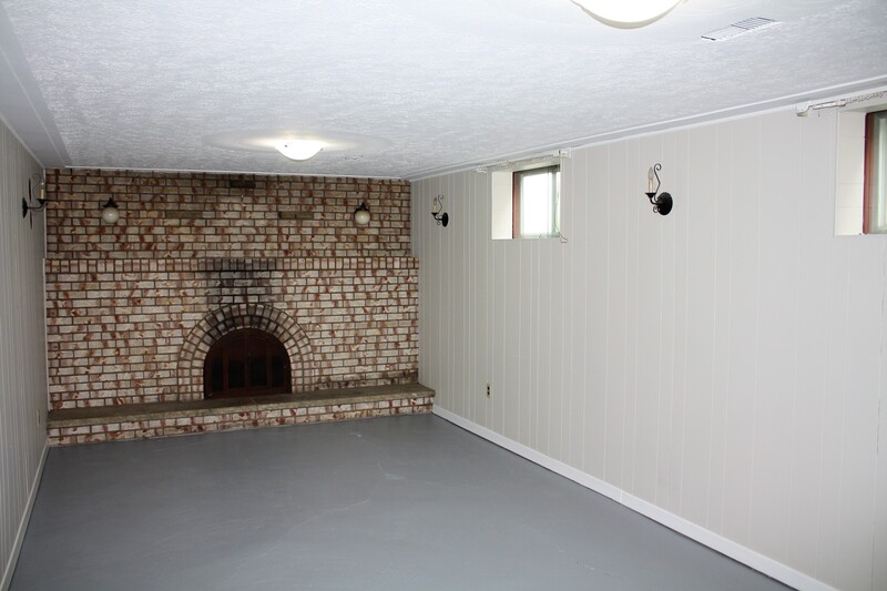 69 Adair Ave N, Hamilton