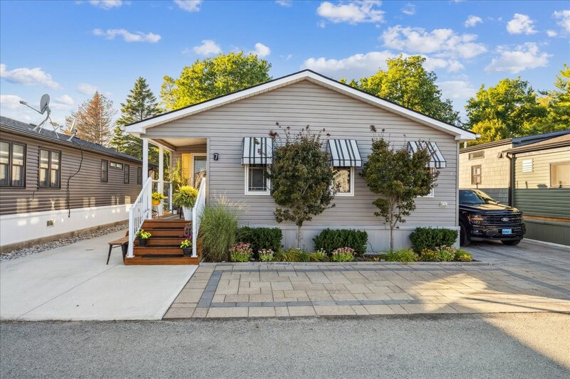 4449 Milburough Line, Burlington
