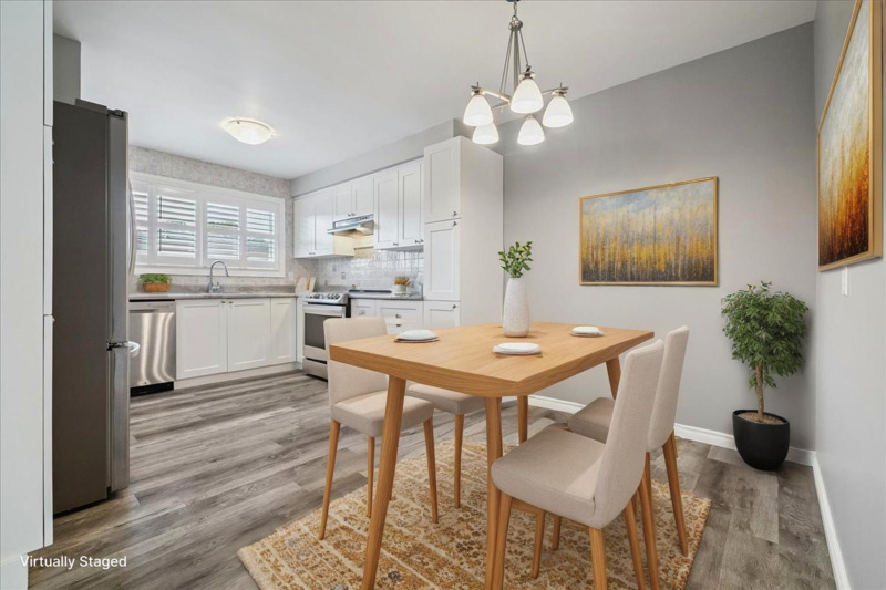 15 Purdy Cres, Hamilton
